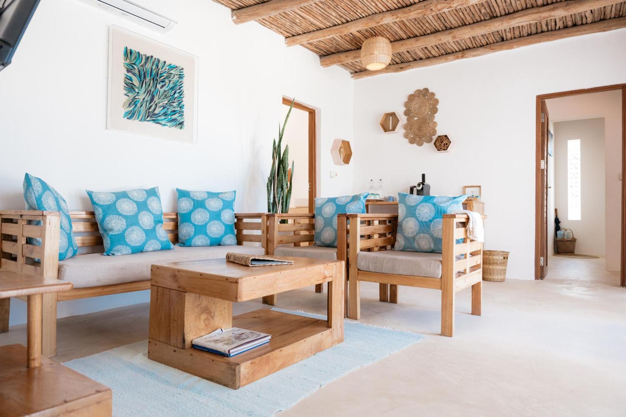 Zanbluu Beach Hotel キウェンワ エクステリア 写真