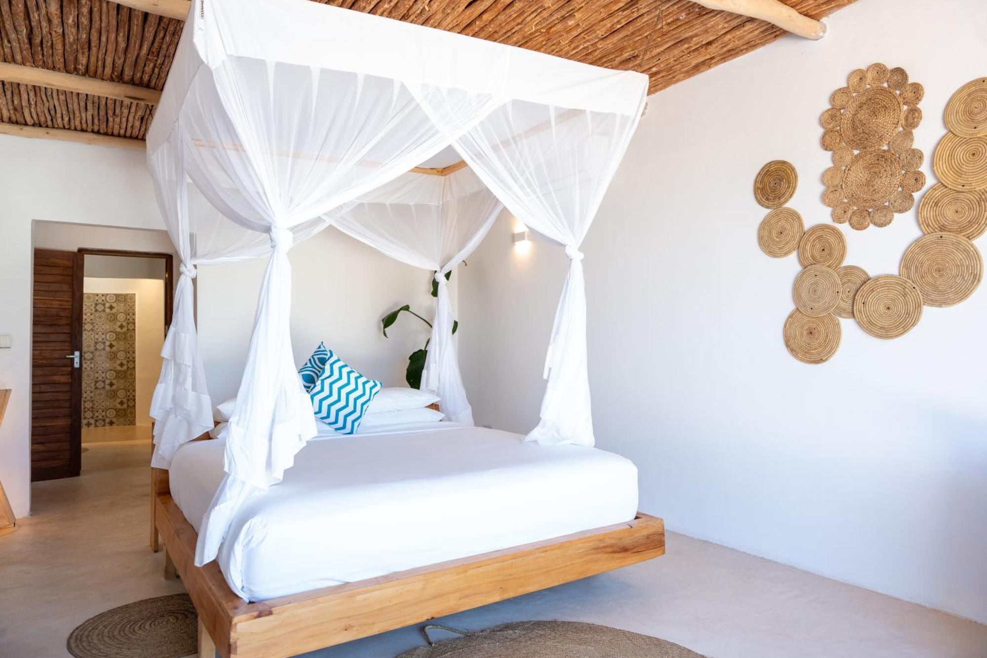 Zanbluu Beach Hotel キウェンワ エクステリア 写真