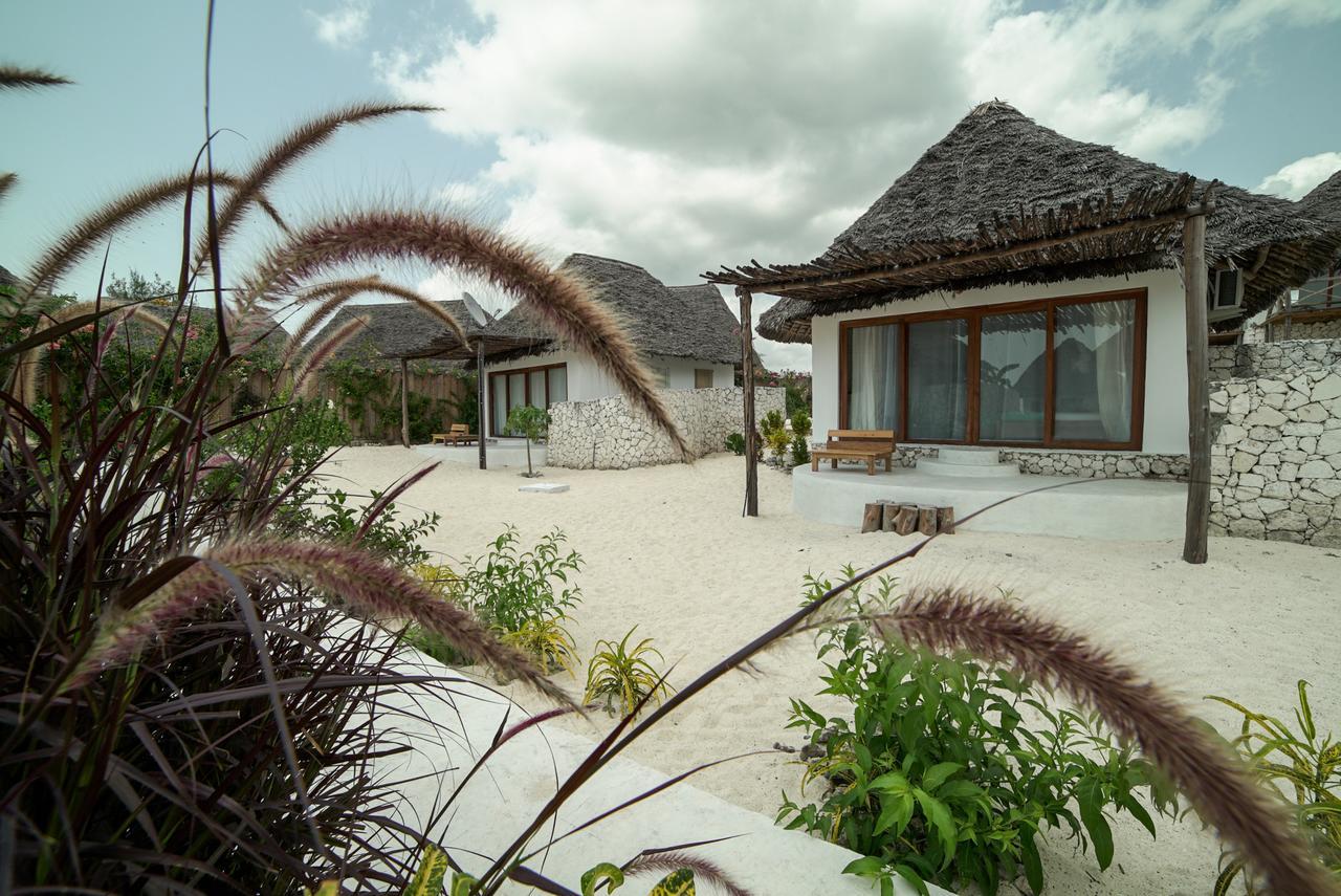 Zanbluu Beach Hotel キウェンワ エクステリア 写真