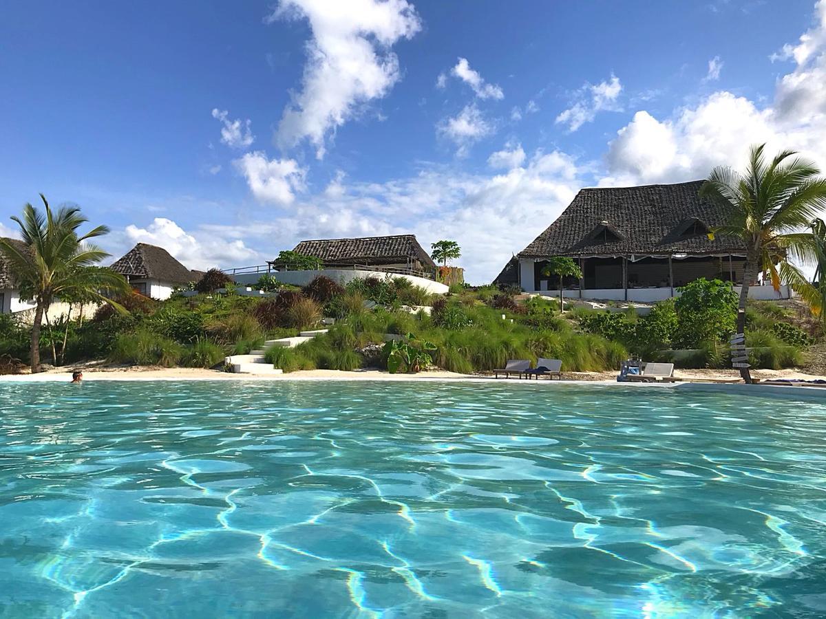 Zanbluu Beach Hotel キウェンワ エクステリア 写真