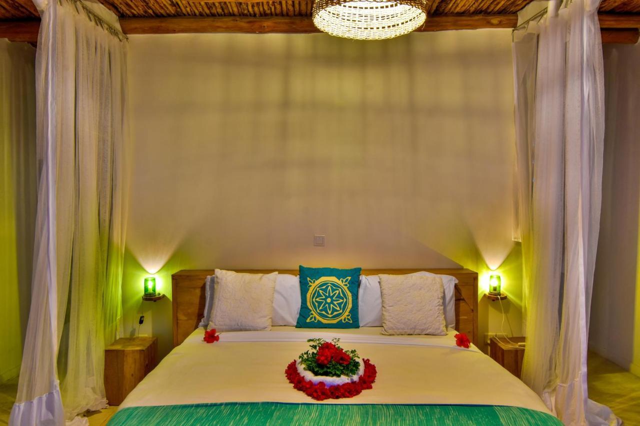Zanbluu Beach Hotel キウェンワ エクステリア 写真