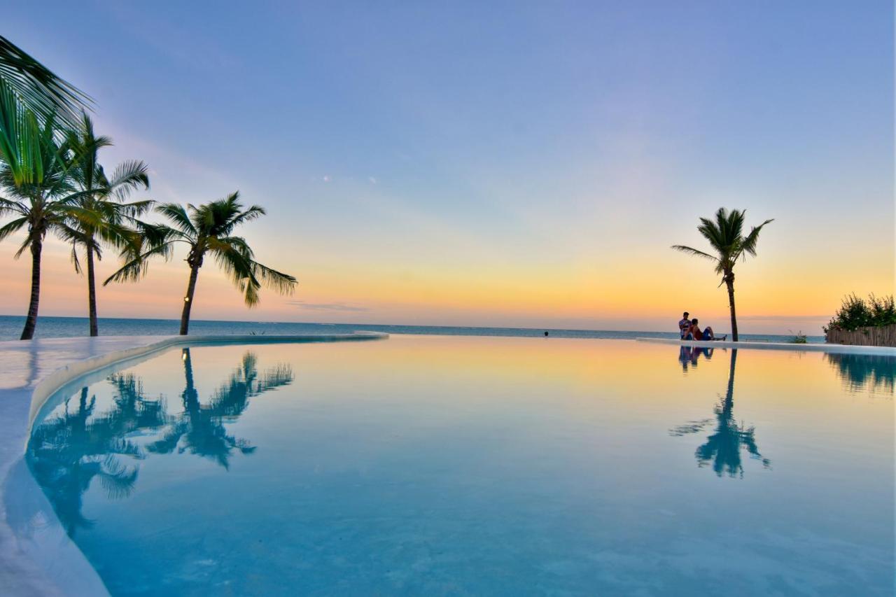 Zanbluu Beach Hotel キウェンワ エクステリア 写真
