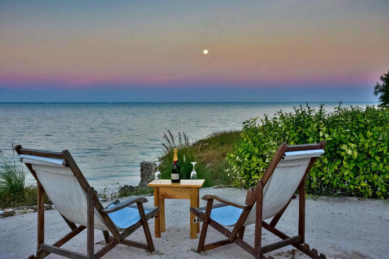 Zanbluu Beach Hotel キウェンワ エクステリア 写真
