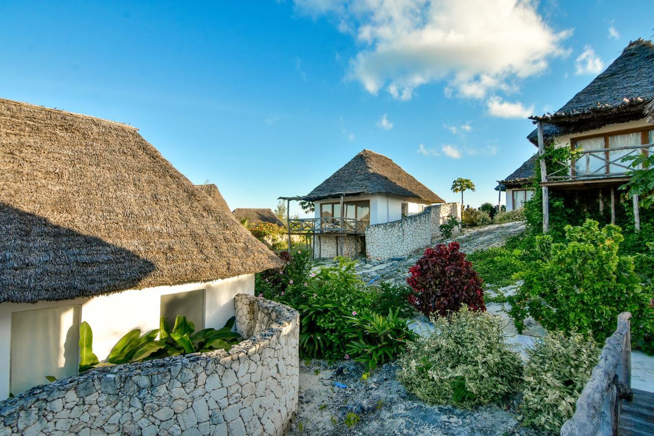 Zanbluu Beach Hotel キウェンワ エクステリア 写真