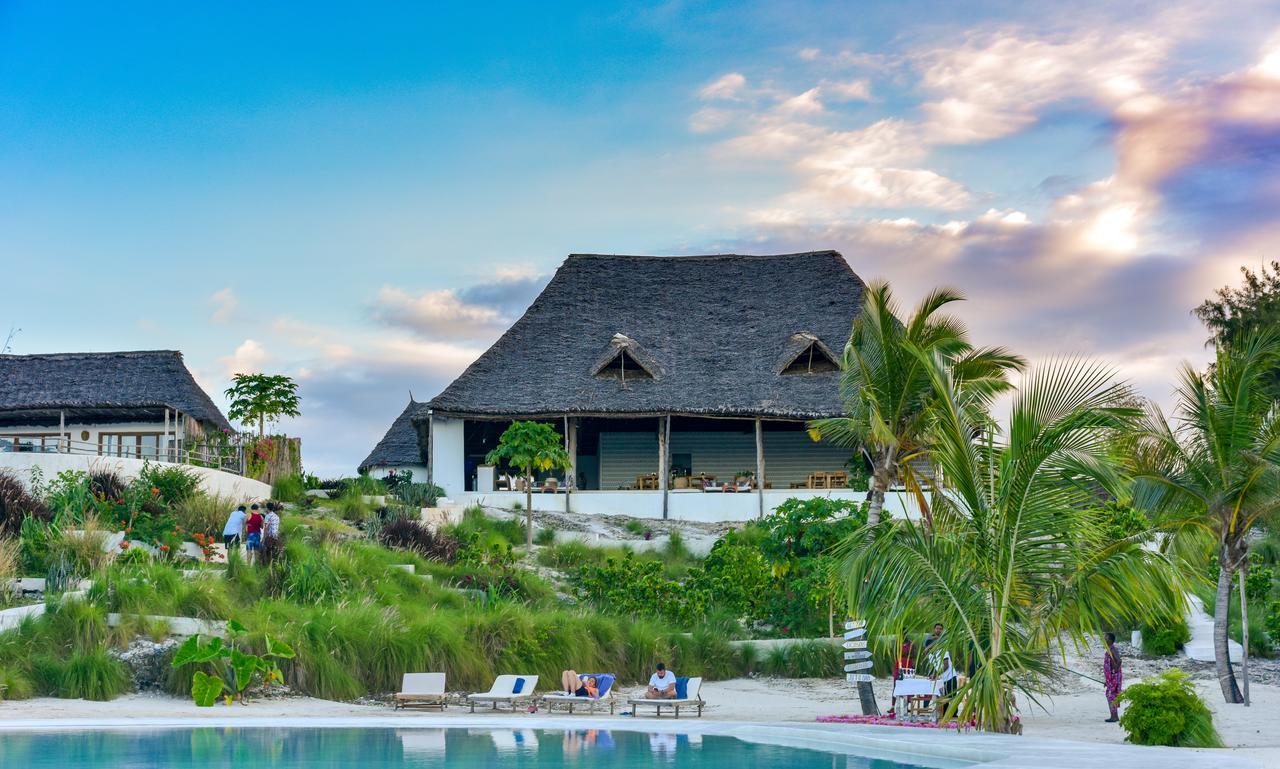 Zanbluu Beach Hotel キウェンワ エクステリア 写真