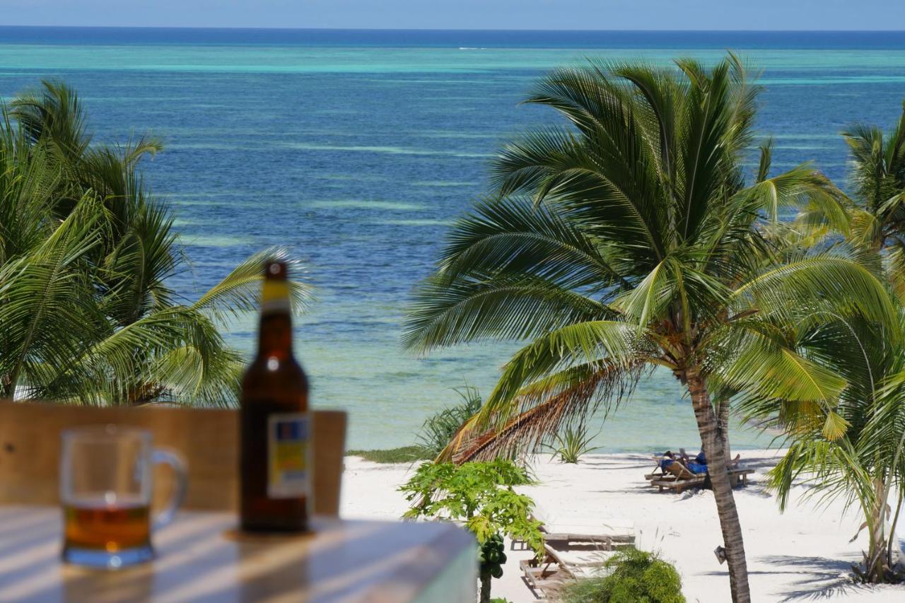 Zanbluu Beach Hotel キウェンワ エクステリア 写真