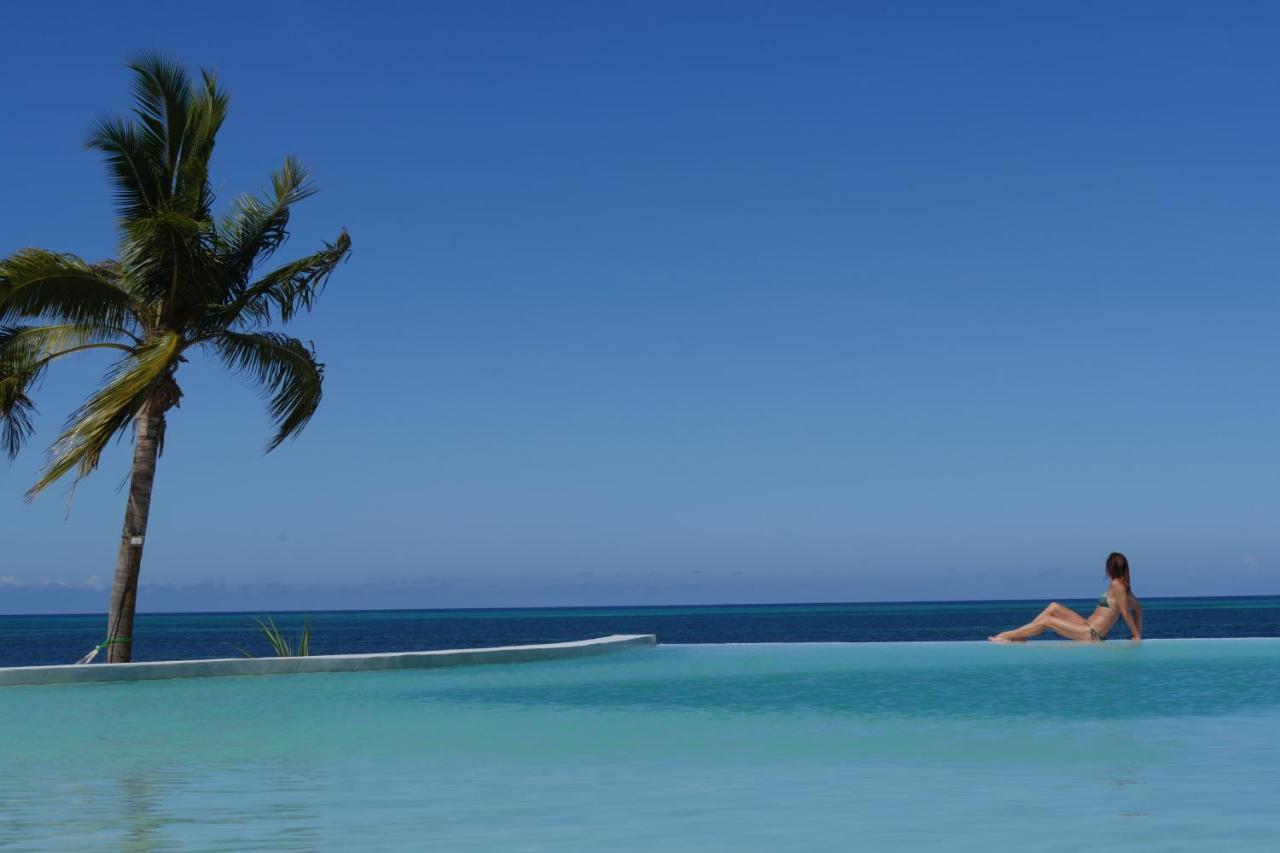 Zanbluu Beach Hotel キウェンワ エクステリア 写真