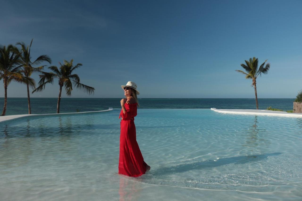 Zanbluu Beach Hotel キウェンワ エクステリア 写真