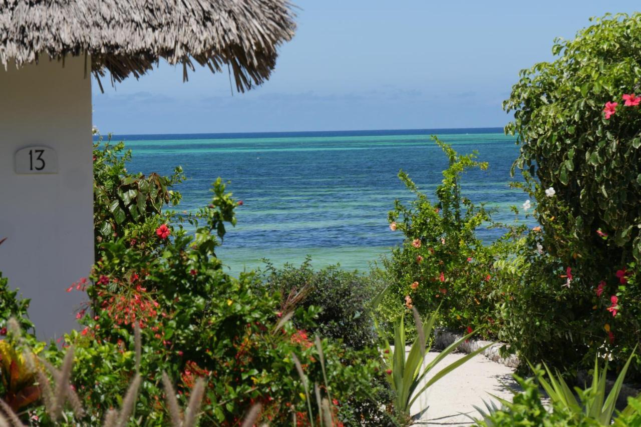 Zanbluu Beach Hotel キウェンワ エクステリア 写真
